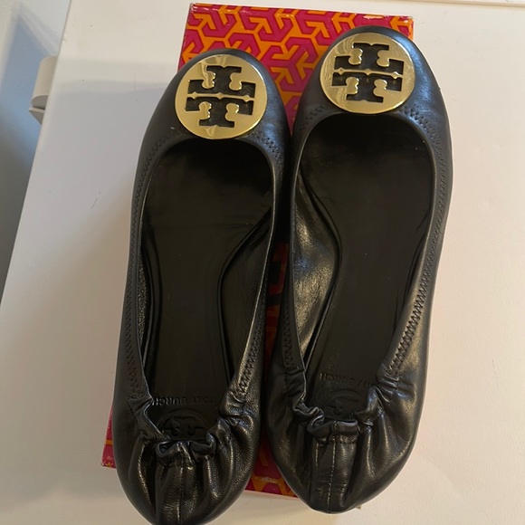 Tory Burch Classic Reva Ballet. - Picture 1 of 4